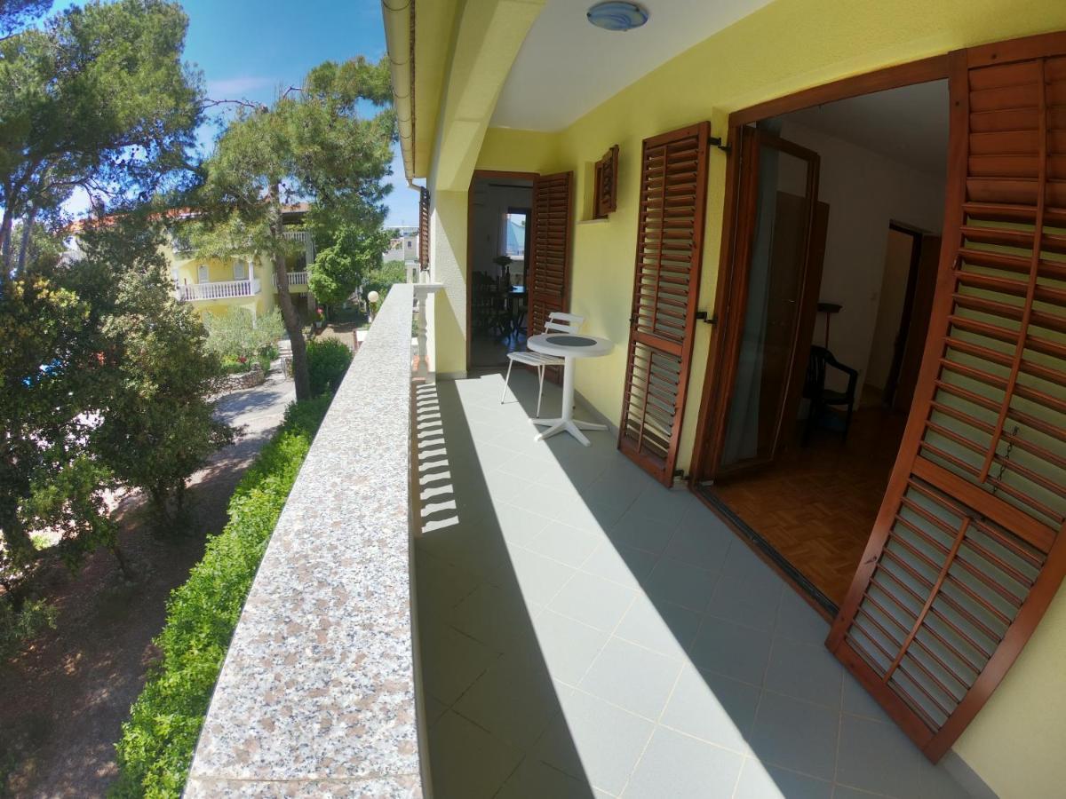Apartments Stanko Petrcane Bagian luar foto
