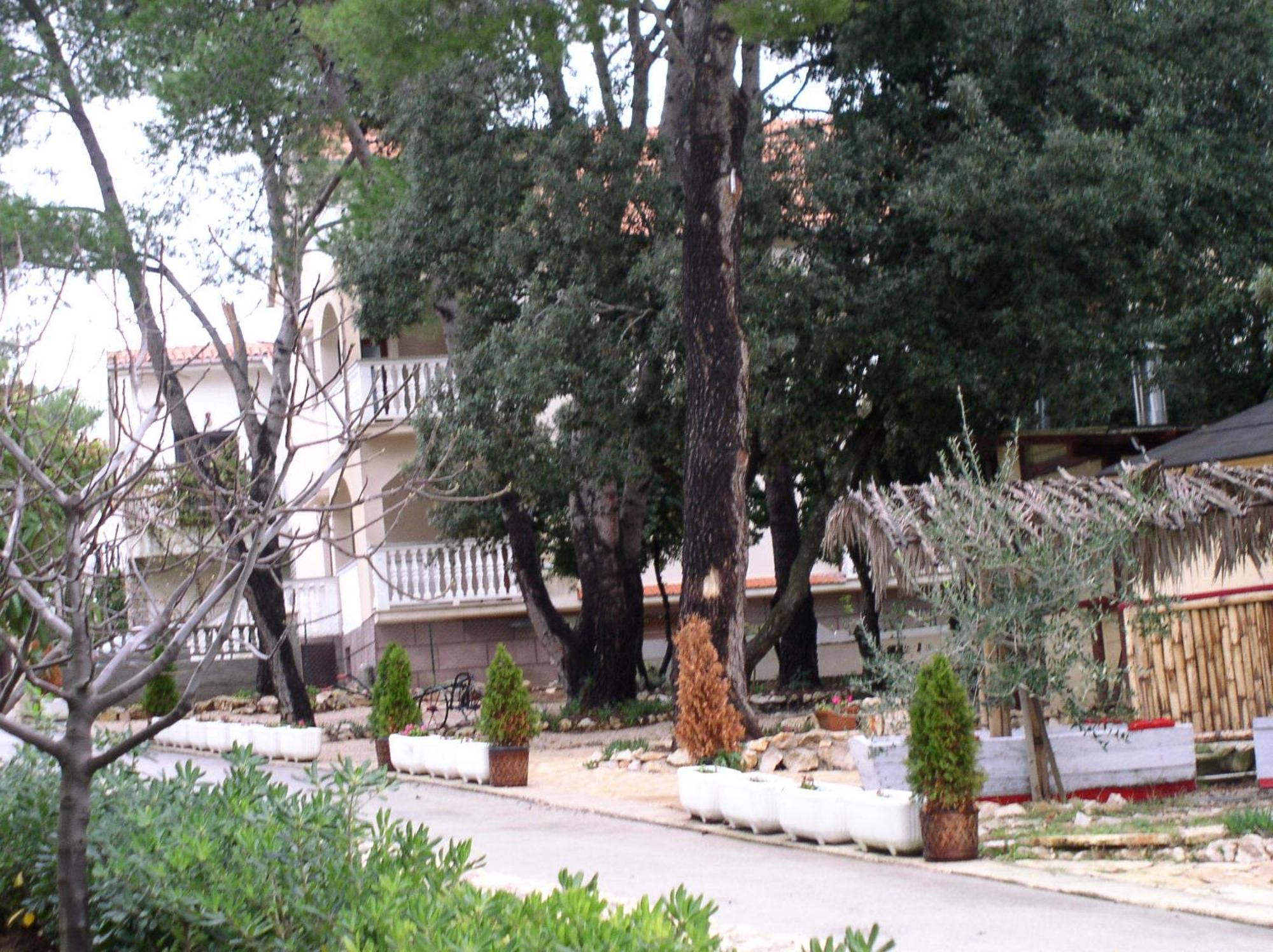 Apartments Stanko Petrcane Bagian luar foto